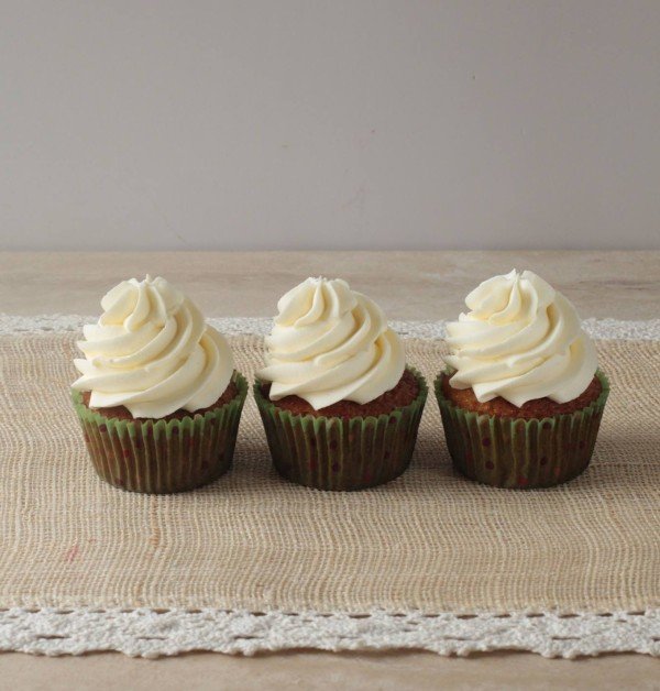 Cupcakes de naranja y coulis de frambuesas 