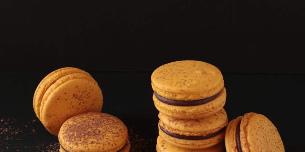 Macarones de Maracuyá y chocolate amargo