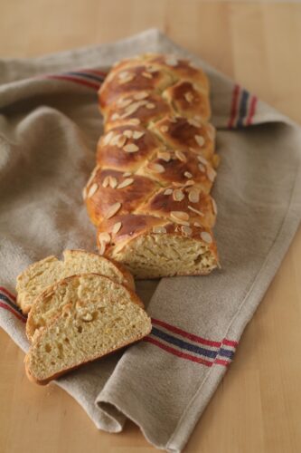 Tsoureki, pan griego para pascua