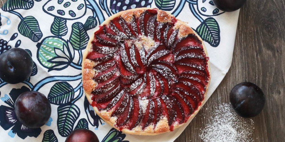 Tarta de ciruelas y almendras