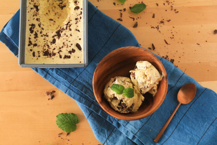 Helado de menta y chocolate 100% natural