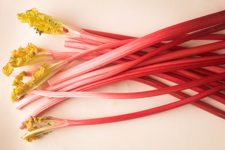 Tarta de Ruibarbo y Pistachos
