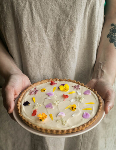 Tarta floral de miel y mascarpone