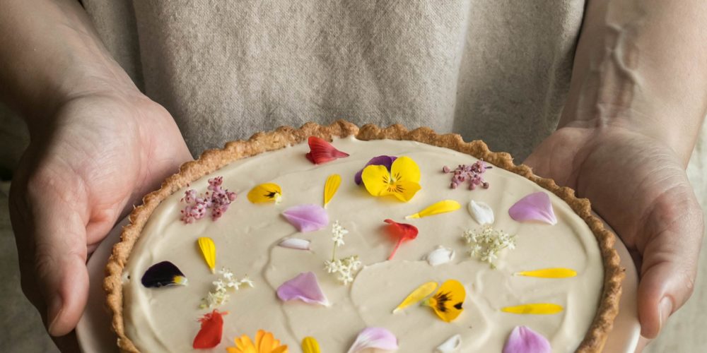 Tarta floral de miel y mascarpone