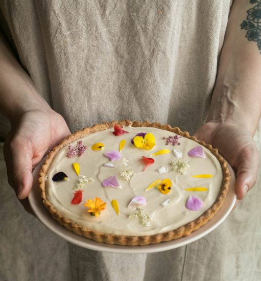 Tarta floral de miel y mascarpone