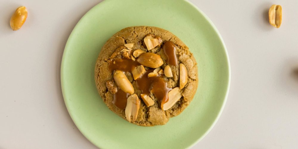 Galletas de maní, praliné y caramelo