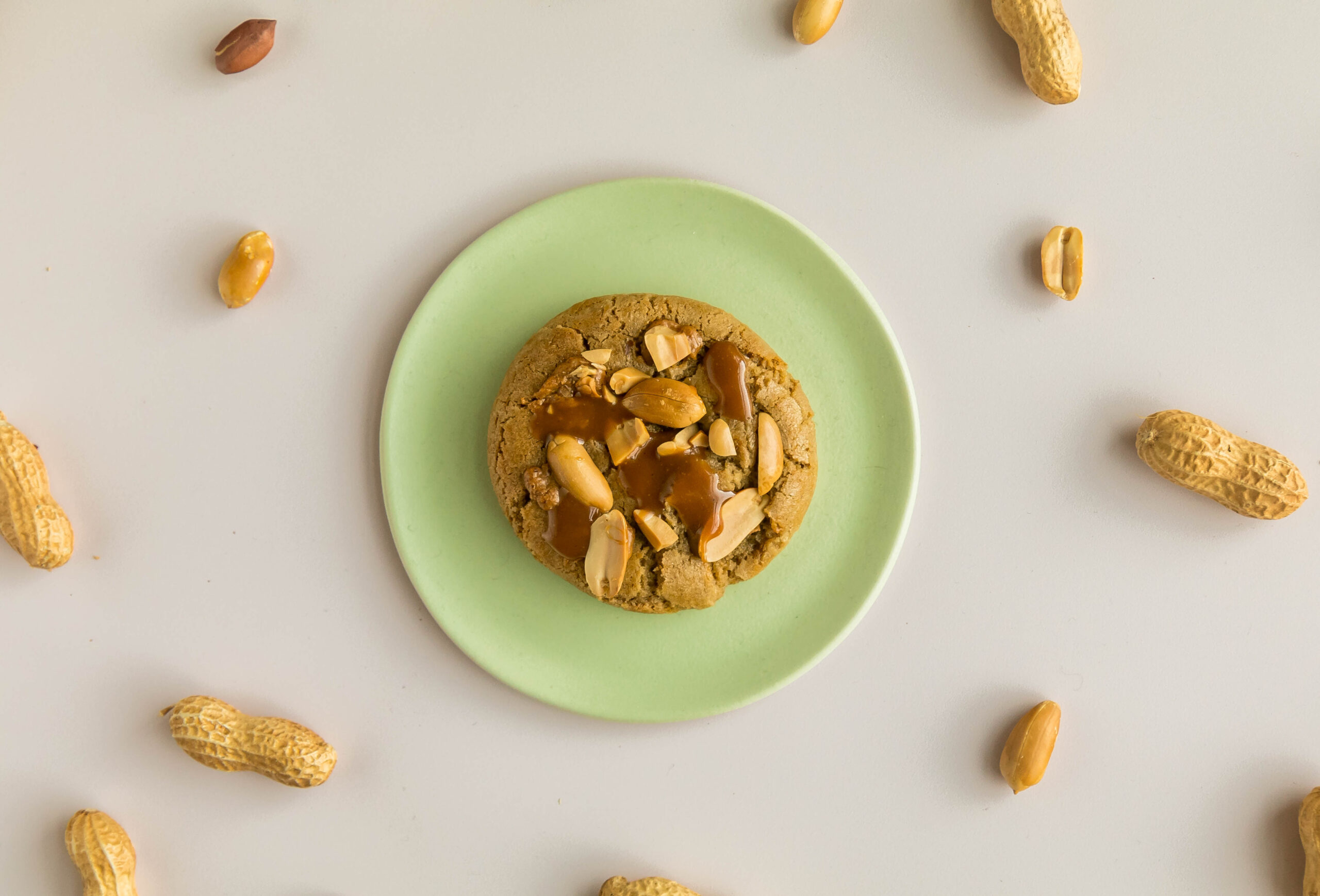 Galletas de maní, praliné y caramelo